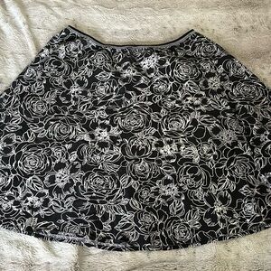 Black Floral midi skirt XL circle full cream flowers classic stretch BGC